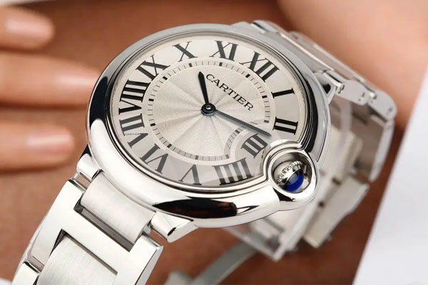 卡地亞手表表蒙起霧怎么辦？（卡地亞手表表蒙起霧解決辦法）