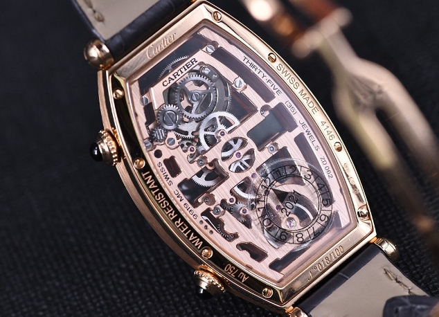 為什么卡地亞手表的指針?biāo)蓜?dòng)？