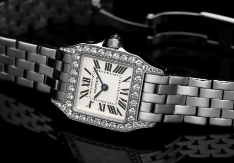 為什么卡地亞手表的表盤會變色？