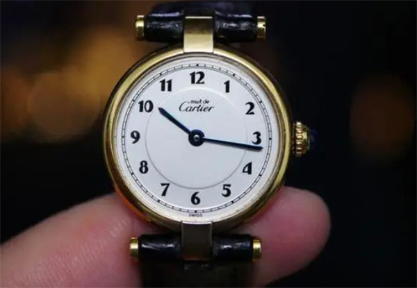 卡地亞腕表皮表帶異味處理與修復(fù)方法（圖）