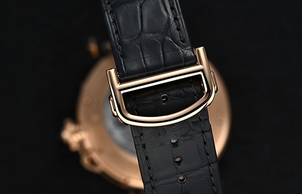 解鎖卡地亞手表長表帶的秘密：輕松調(diào)整，展現(xiàn)完美佩戴藝術(shù)（圖）