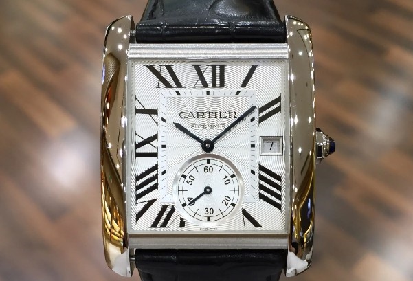 精巧調(diào)整：輕松應(yīng)對(duì)卡地亞手表過長(zhǎng)表帶問題（圖）